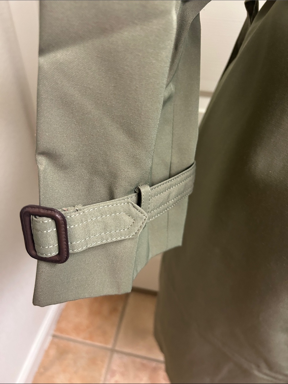 Blancheur Olive Green Trench Coat with Belt and pockets and detachable liner - Picture 9 of 11